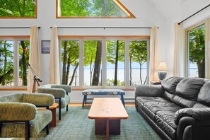 Smart TV, fireplace, books, offices