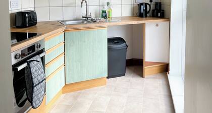 Borders Retreat, Cosy 1 Bed Flat - near M6 Jct45, A75, Gretna & Carlisle