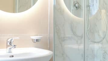 Chambre Supérieure Double ou avec lits jumeaux, vue parc | Salle de bain