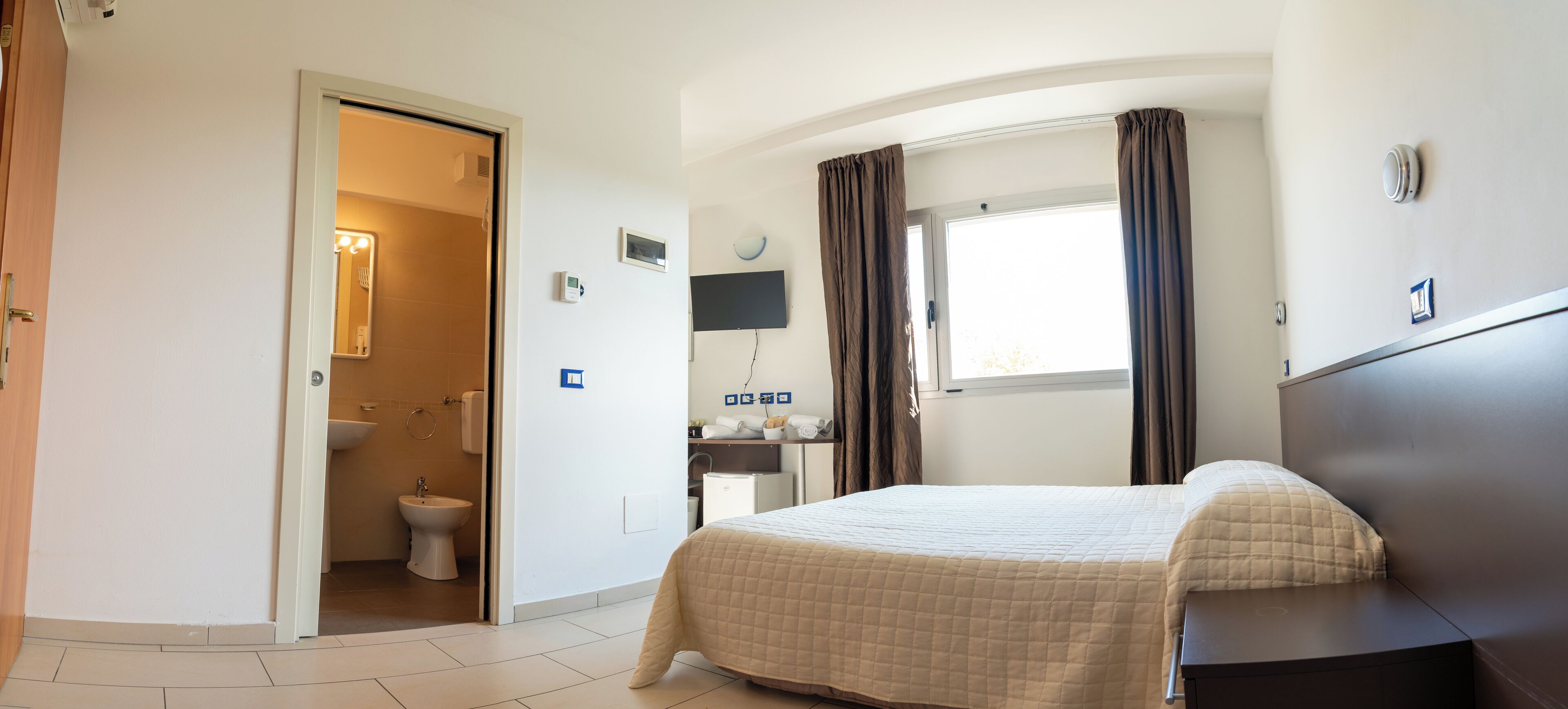 Standard Room | Premium bedding, down comforters, in-room safe, desk