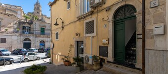 Apartment 'Vico21 in the Center of Modica' with Balcony, Wi-Fi and Air Conditioning