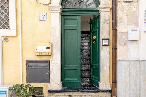 Apartment 'Vico21 in the Center of Modica' with Balcony, Wi-Fi and Air Conditioning