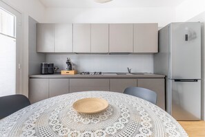 Fridge, stovetop, coffee/tea maker, toaster