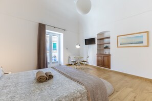 1 habitación, tabla de planchar con plancha, wifi y ropa de cama 