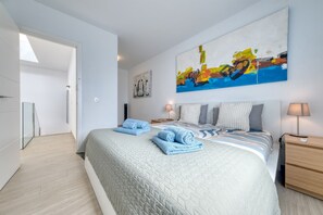 3 bedrooms, desk, iron/ironing board, travel crib - Casa Dang - 600M to the beach By LVH (Costa Teguise)