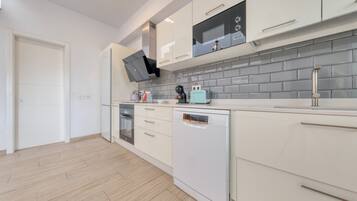 Fridge, microwave, oven, stovetop