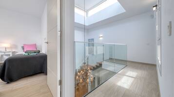 3 bedrooms, desk, iron/ironing board, travel cot