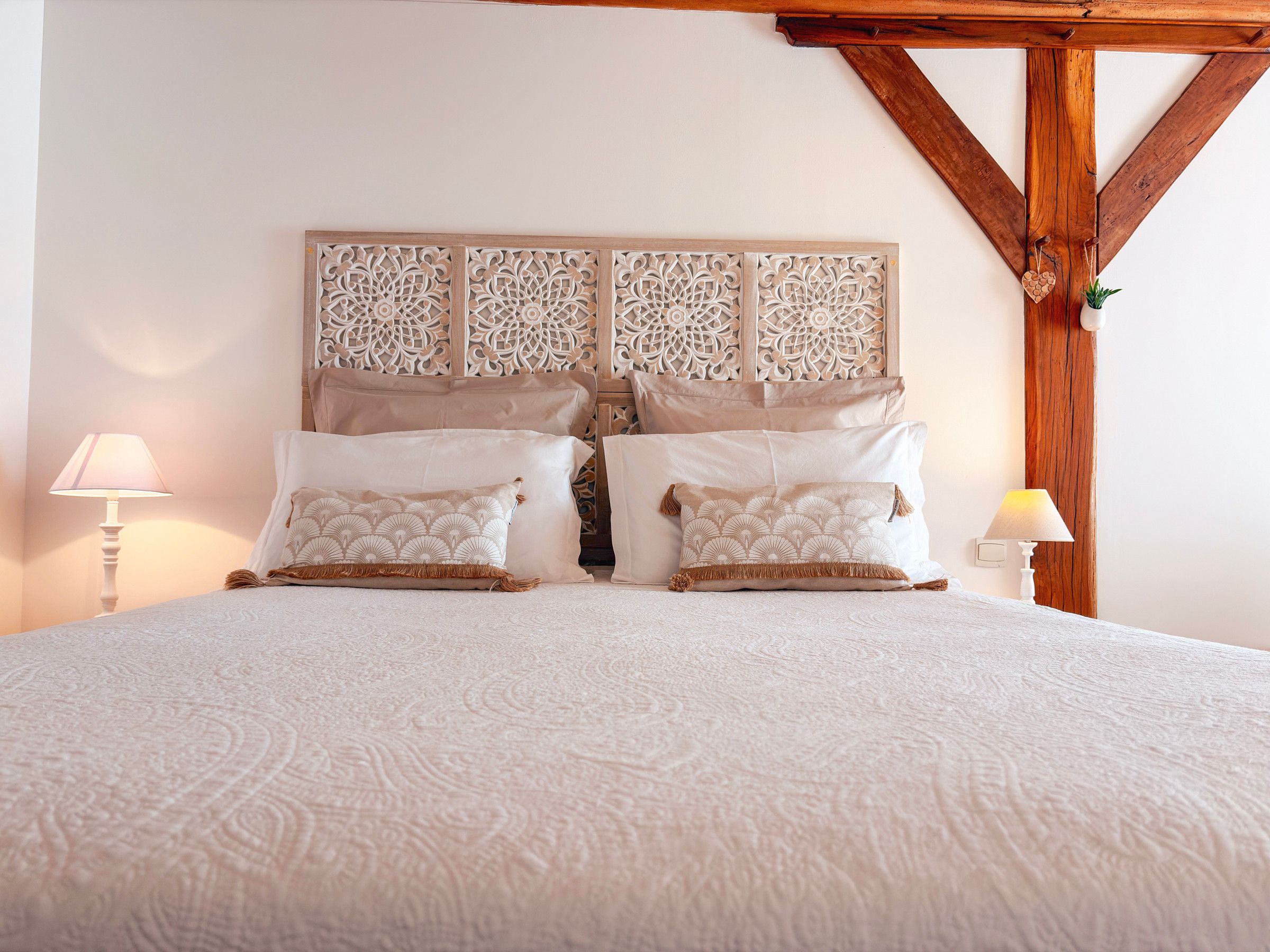 1 bedroom, bed sheets