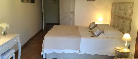 1 bedroom, bed sheets
