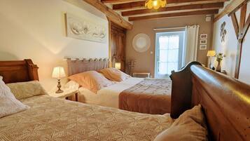 1 bedroom, bed sheets