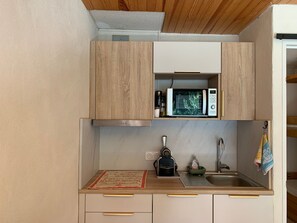 Réfrigérateur, four à micro-ondes, lave-vaisselle