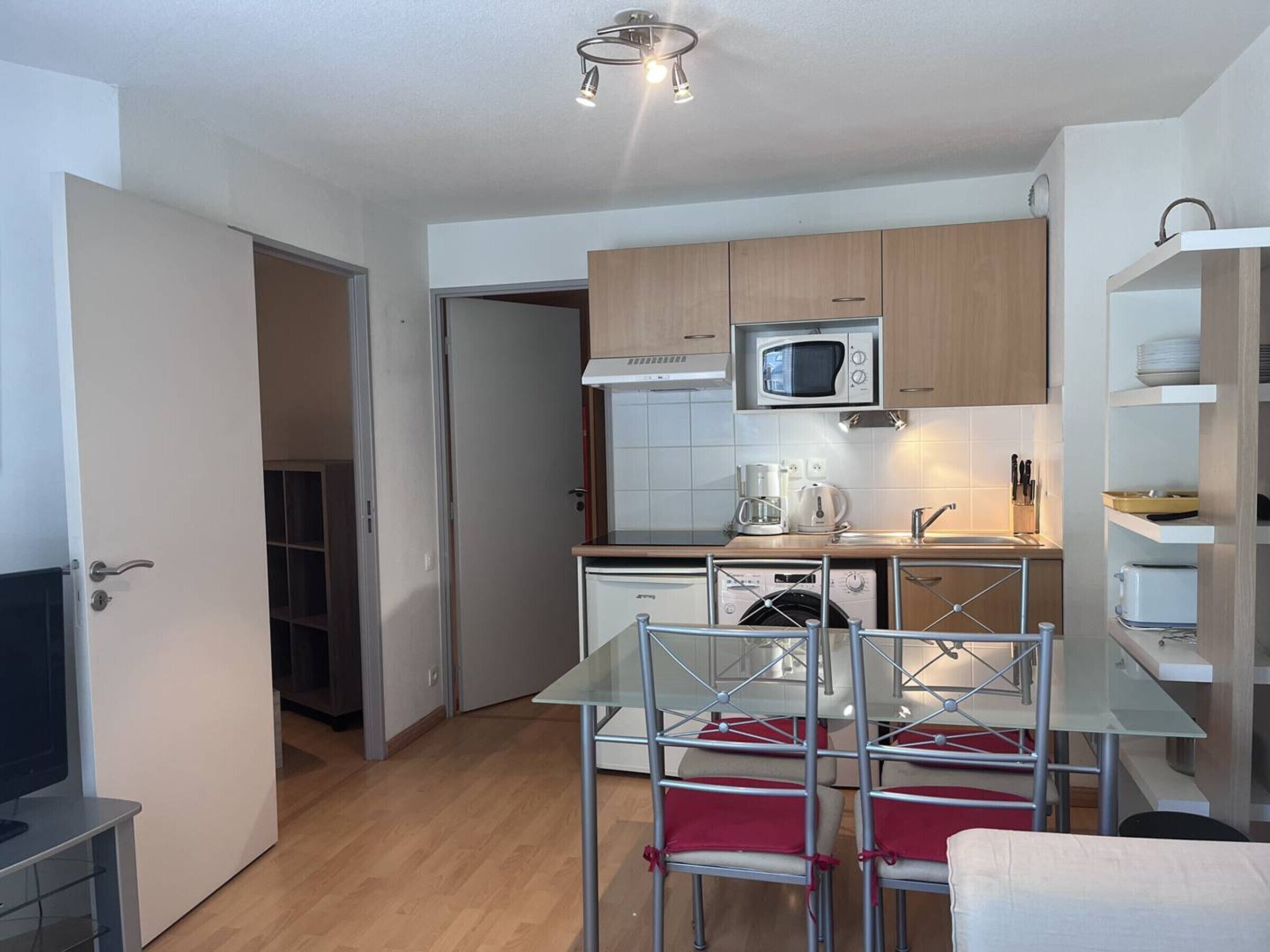 雪櫃、微波爐、爐具、咖啡機/沖茶器