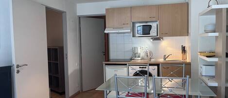 雪櫃、微波爐、爐具、咖啡機/沖茶器