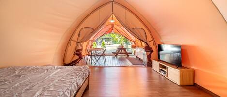 Basic Room, 1 Bedroom (Snowflake Room 1 (Private BBQ)) | 1 bedroom, WiFi (free)