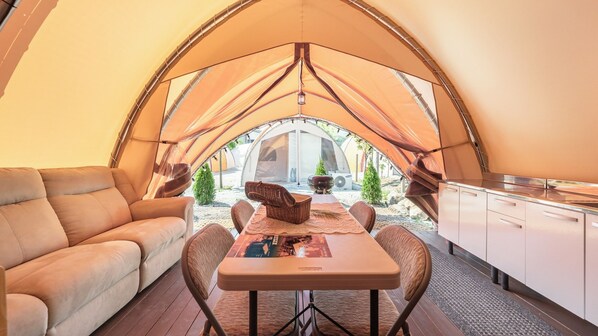 Habitación básica, 1 habitación (Maple Room 1 (Private BBQ)) | 1 habitación y wifi gratis 