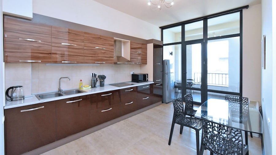 Apartments by Luxe Group DI64
