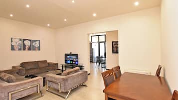 Family Apartment, Balcony, City View | Living area
