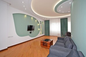 Comfort Apartment, City View | Living area