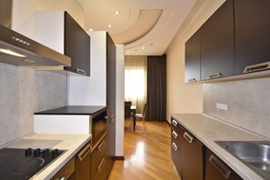 Comfort Apartment, City View | Private kitchen