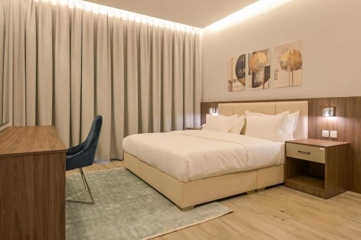 Roba de llit d'alta qualitat i caixa forta a l'habitació