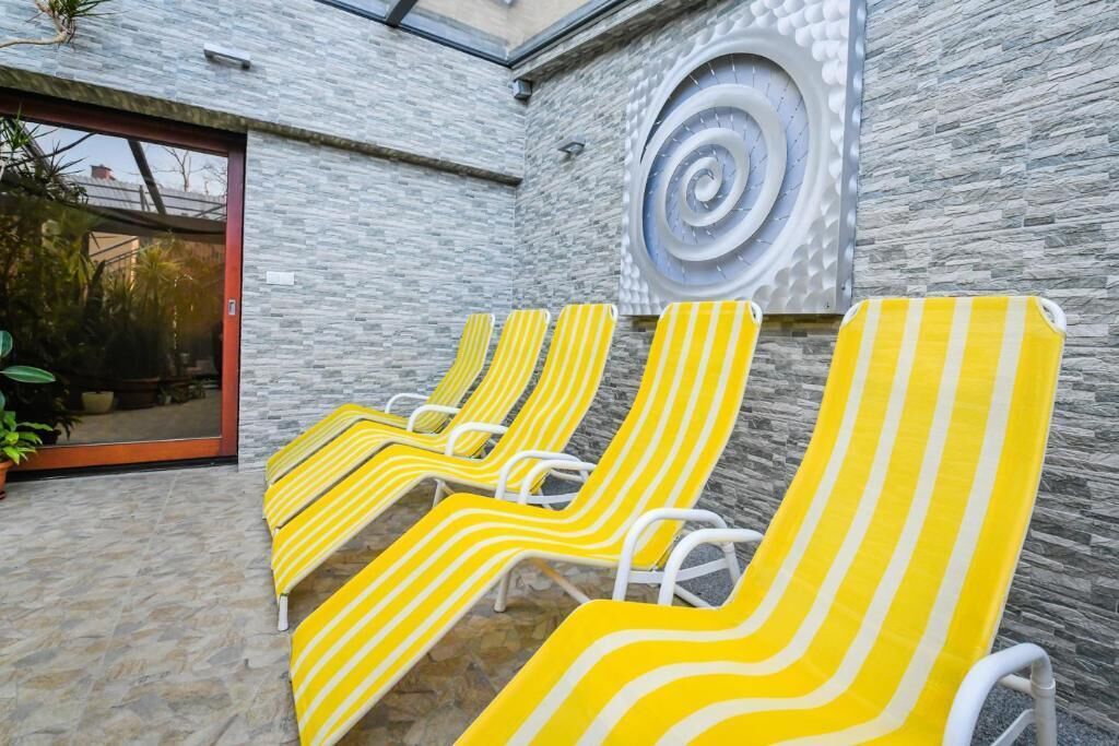 Body treatments, aromatherapy, hot stone massages, deep-tissue massages