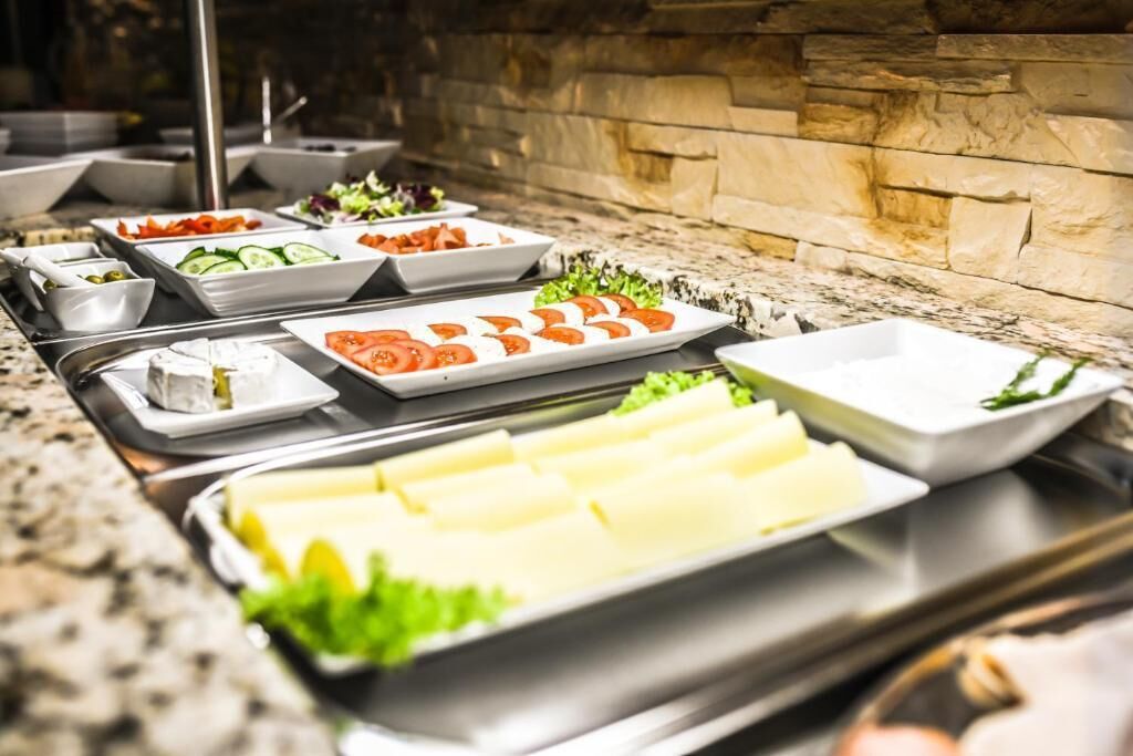 Daily buffet breakfast (PLN 40 per person)