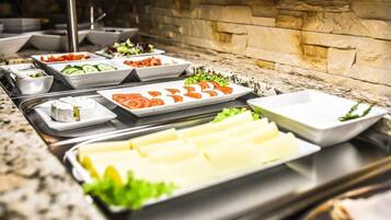 Daily buffet breakfast (PLN 40 per person)