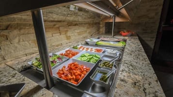 Daily buffet breakfast (PLN 40 per person)