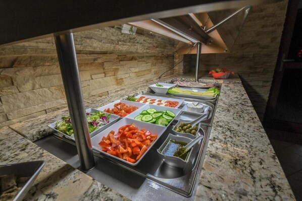 Tägliches Frühstücksbuffet (40 PLN pro Person)