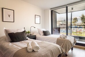 2 habitaciones, tabla de planchar con plancha, wifi y ropa de cama 