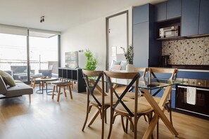 Televisión y oficina 