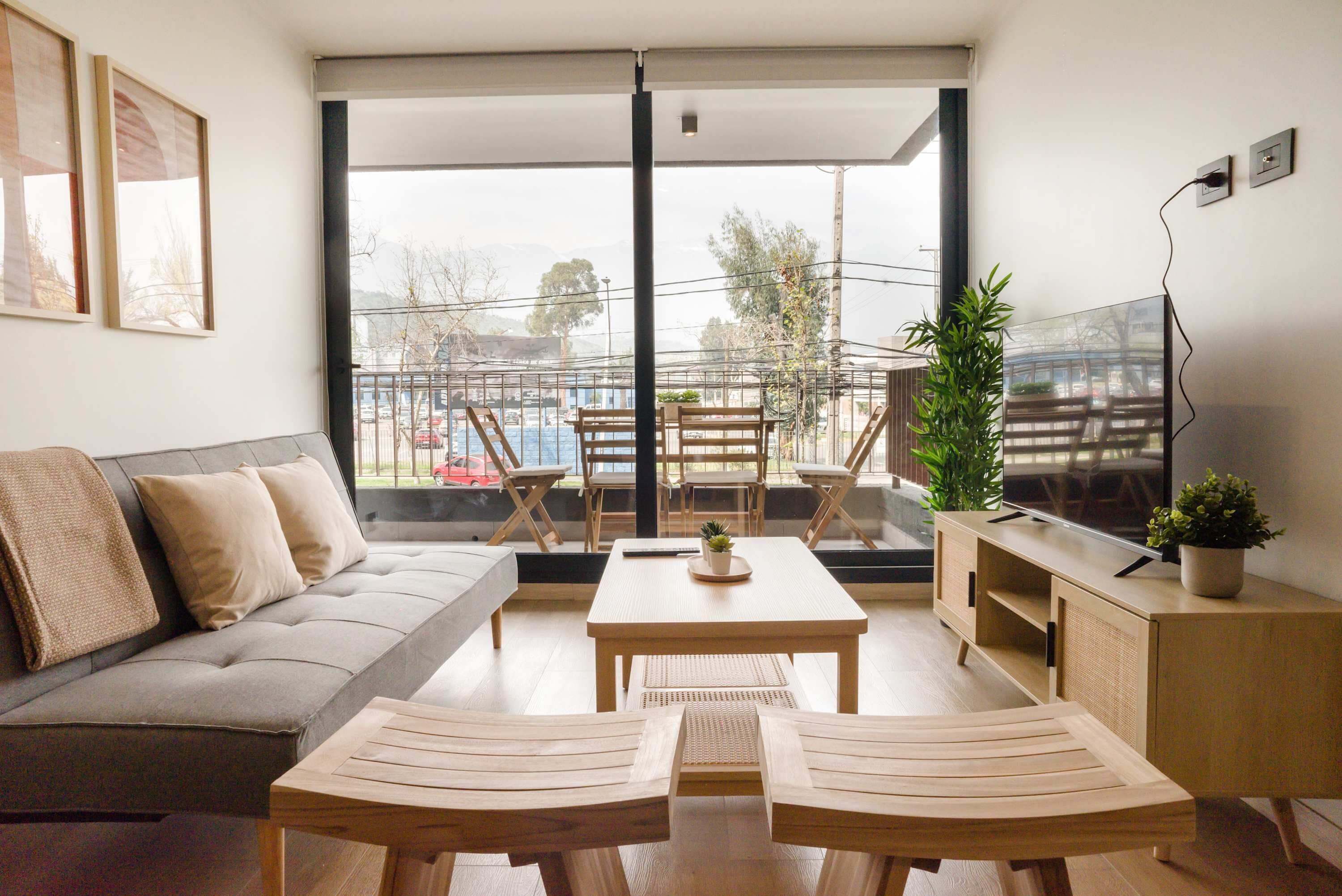 Televisión y oficina 