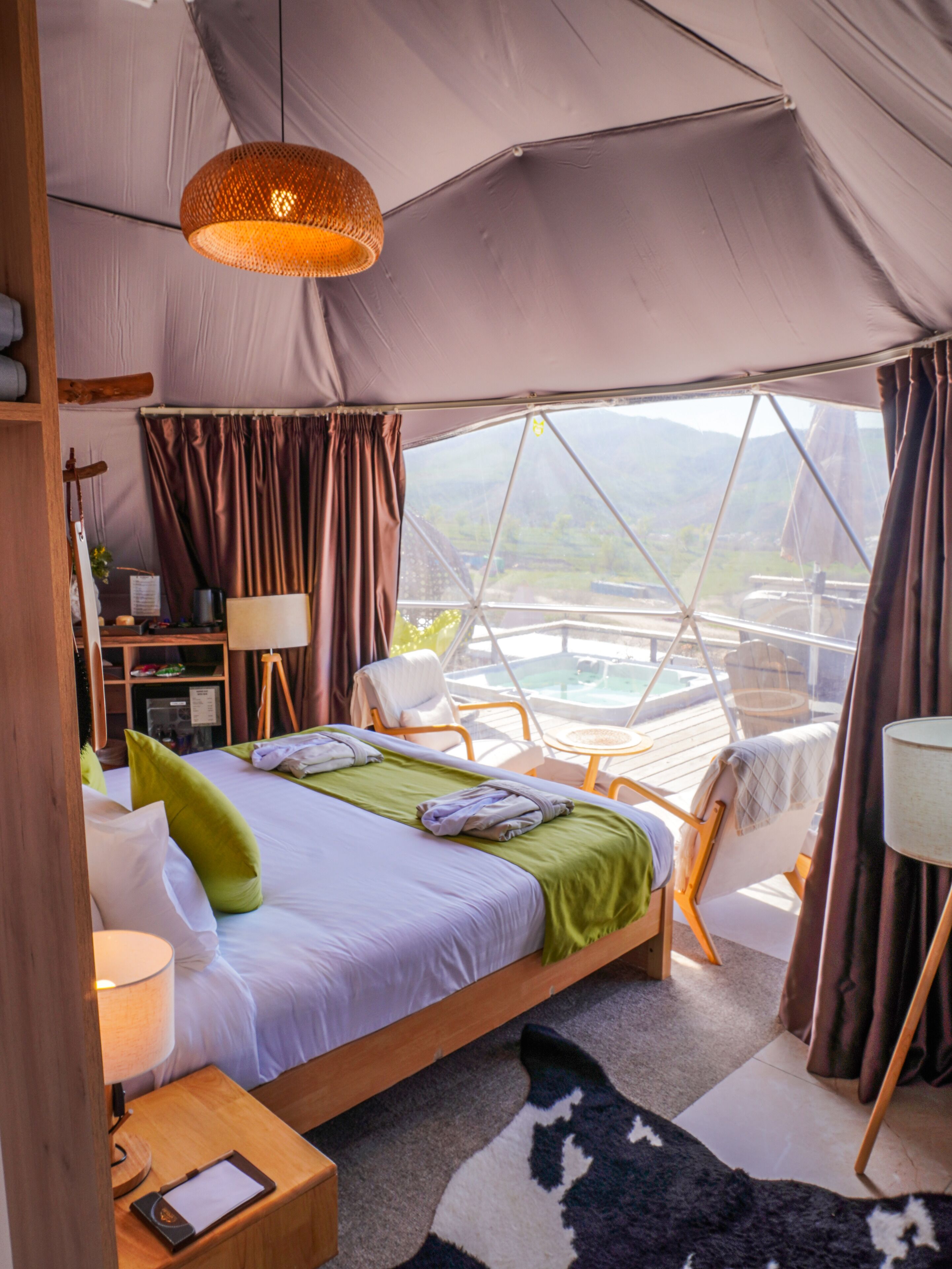 Luxury Cabin, Hot Tub, City View | Living area
