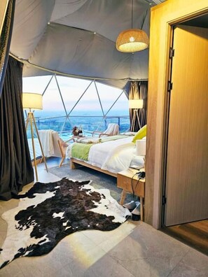 Quarto casal superluxo, varanda coberta, vista para a cidade | Cortinas blackout, quartos à prova de som, ferros/tábuas de passar roupa