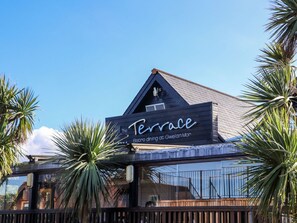 تفاصيل الفندق من الخارج