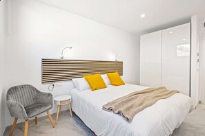 5 bedrooms, desk, iron/ironing board, WiFi - Villa Pinares de San Antón Sea, City & Mountain Views (Málaga)