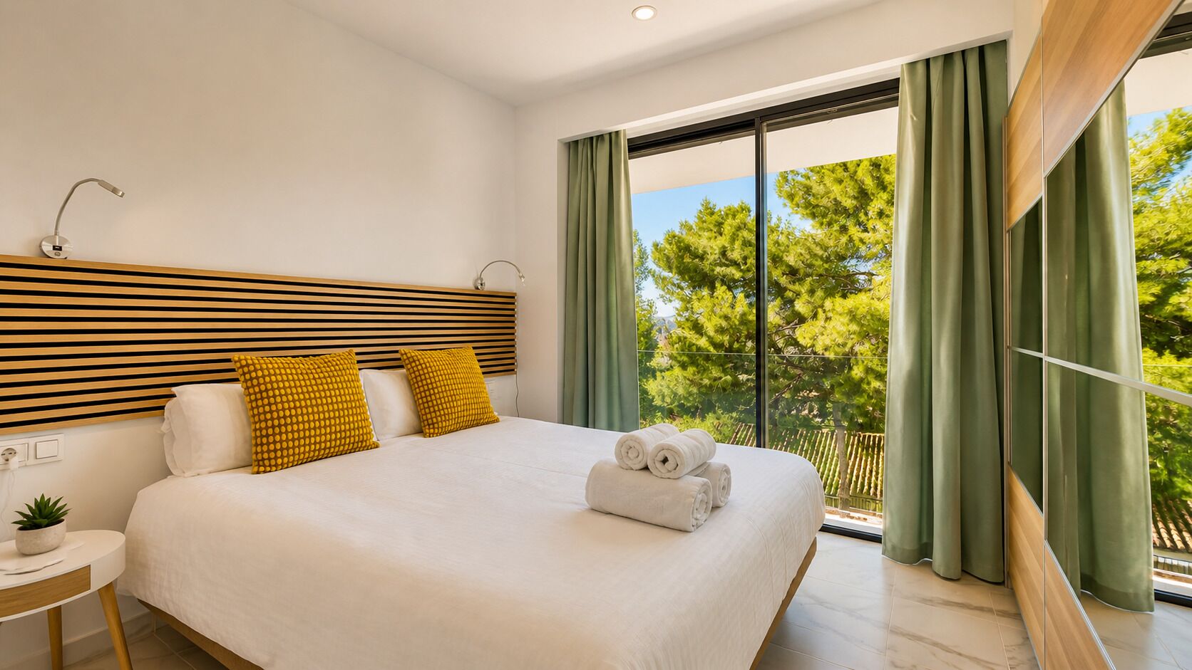 5 Schlafzimmer, Schreibtisch, Bügeleisen/Bügelbrett, WLAN