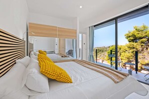 5 bedrooms, desk, iron/ironing board, WiFi - Villa Pinares de San Antón Sea, City & Mountain Views (Málaga)