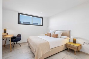 7 habitaciones, escritorio, tabla de planchar con plancha y wifi 