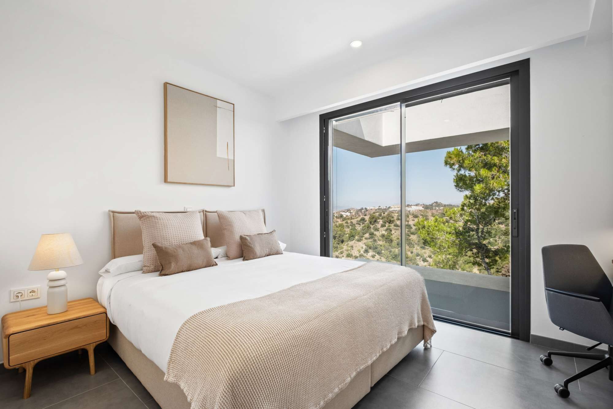7 bedrooms, desk, iron/ironing board, WiFi