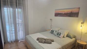 2 chambres, fer et planche à repasser, lit parapluie, Wi-Fi