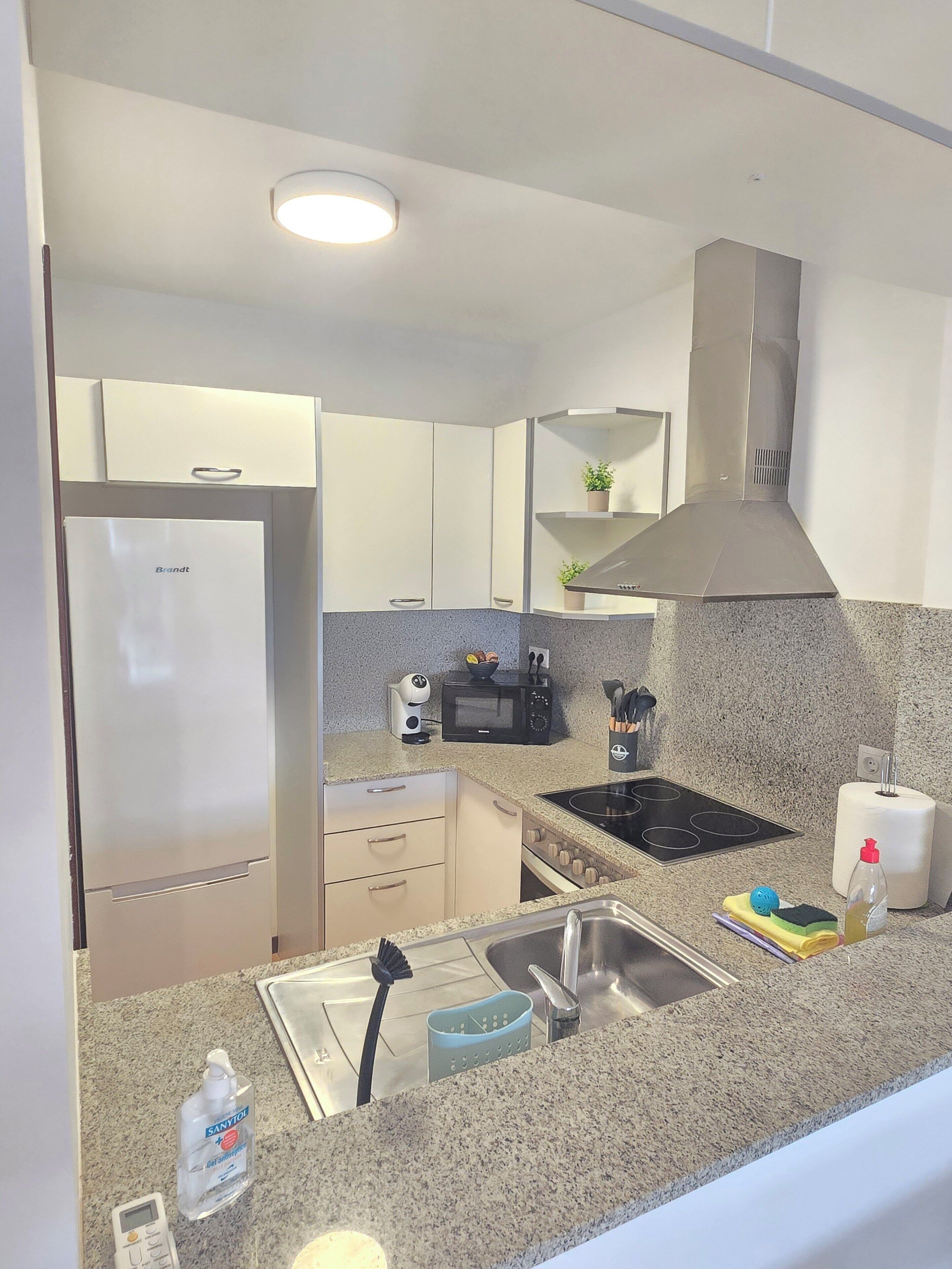 Lave-vaisselle, grille-pain, chaise haute