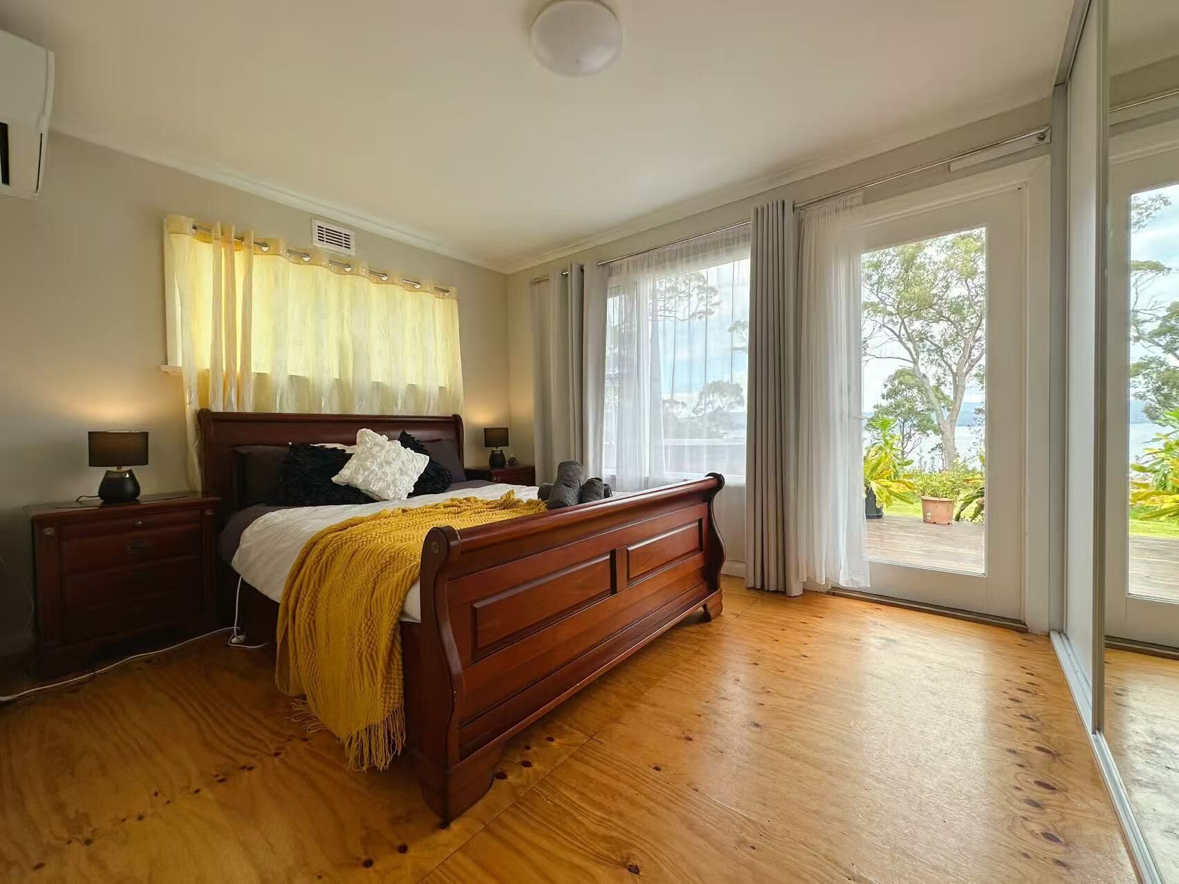 2 عدّة غرف نوم ومكتب ومكواة/لوح كي وسرير سفر