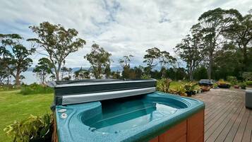 مغطس سبا خارجي