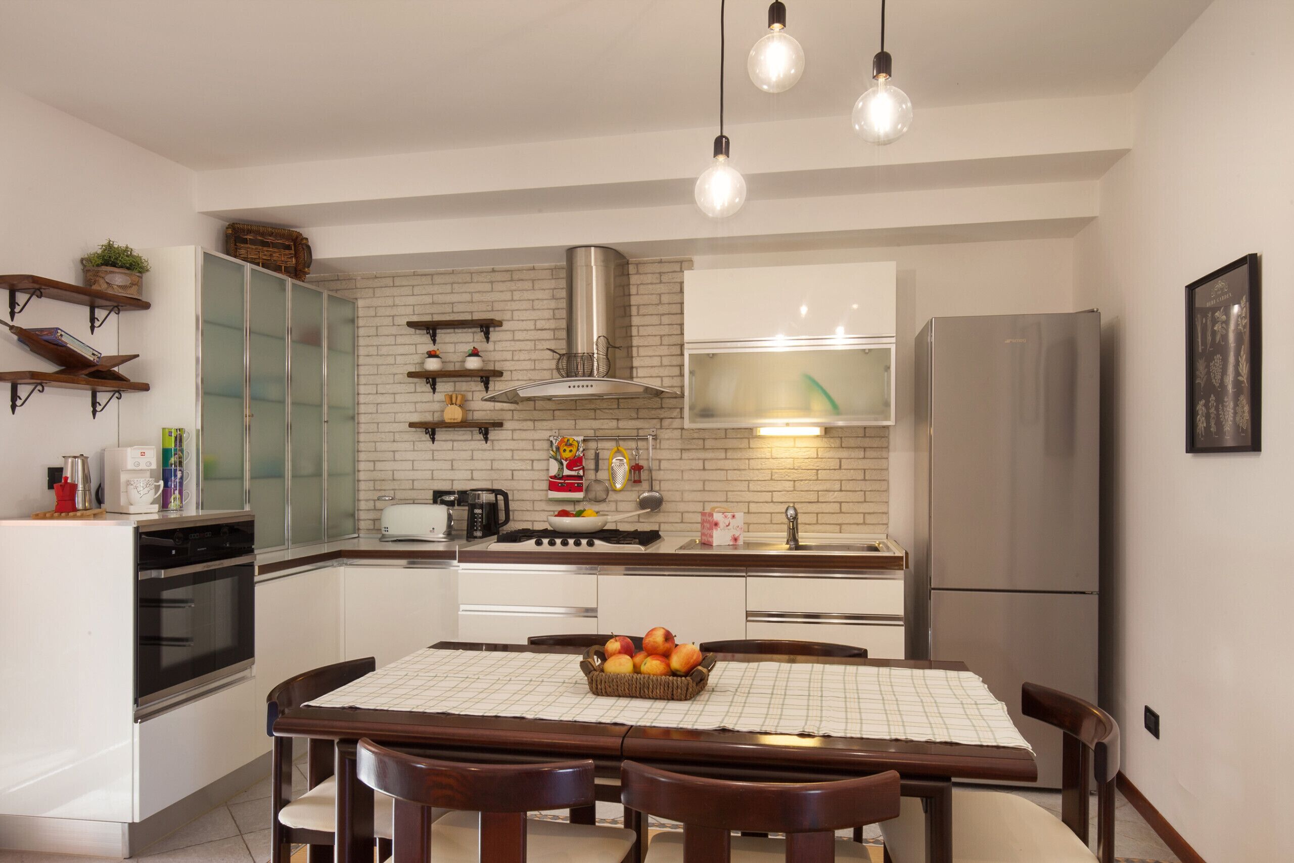 Fridge, oven, dishwasher, coffee/tea maker