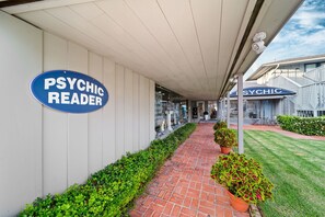 Exterior detail - Terrace Views at La Jolla Cove (San Diego)