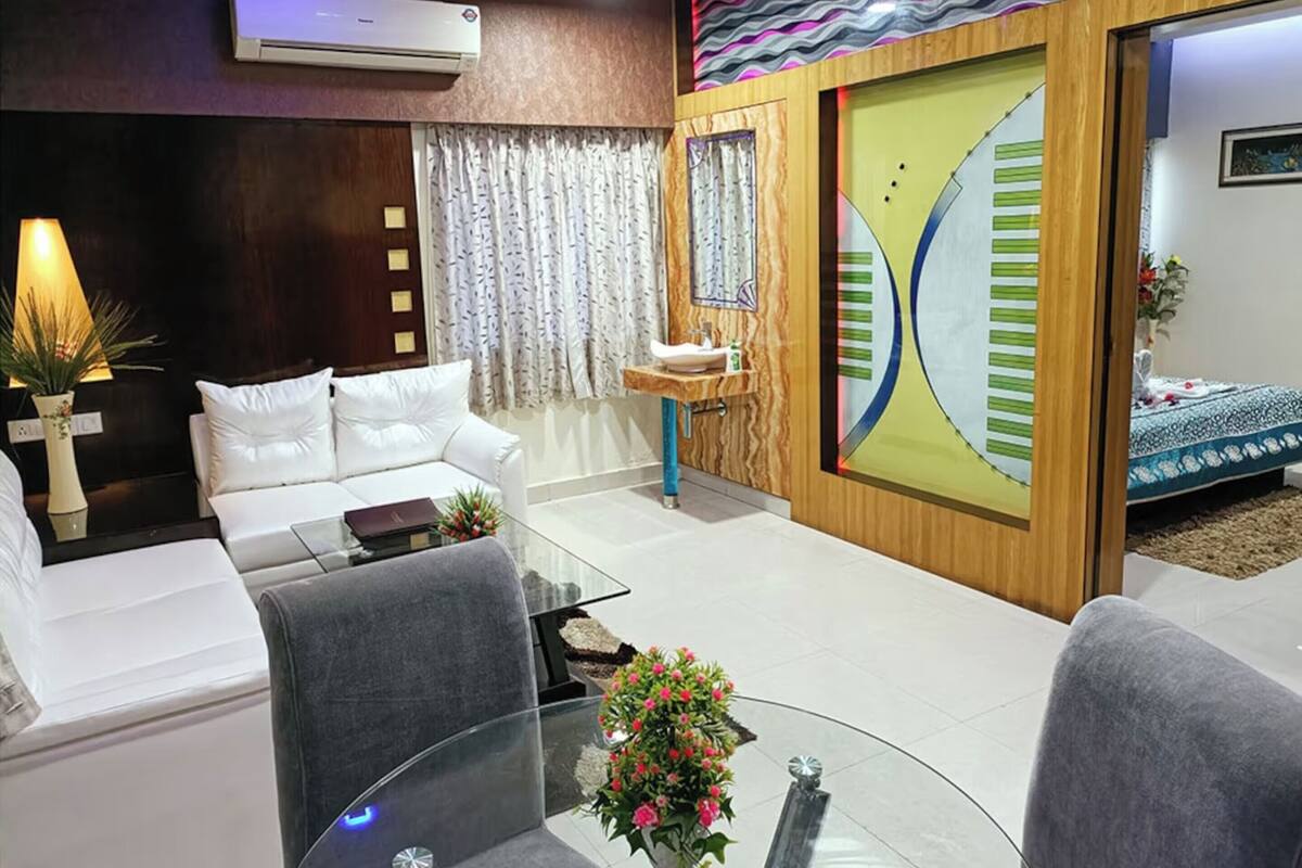 Royal Room, City View