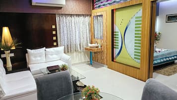Habitación Royal, vista a la ciudad | Wifi gratis y ropa de cama