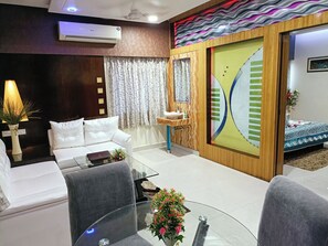 Royal Room, City View | Free WiFi, bed sheets