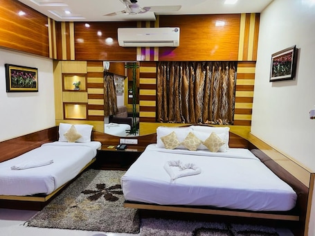 Club Room, City View | Free WiFi, bed sheets